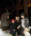 MJ And LM (And Omar Bhatti & LM's kids)  - michael-jackson photo