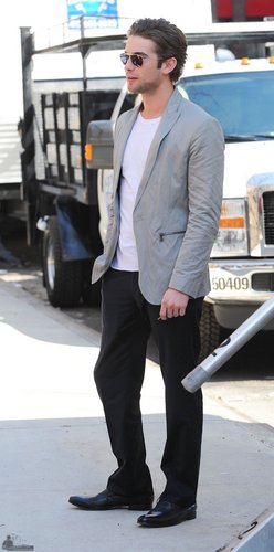  March 08: Chace on the 'Gossip Girl' set
