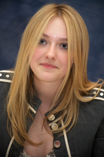  Mehr From "The Runaways" Press Conference