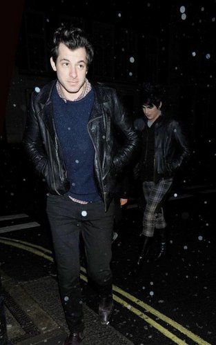  Adam Lambert out in Londres with smantha ronson