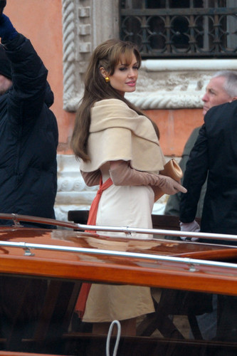  Angelina Jolie on the set of "The Tourist" in Venice