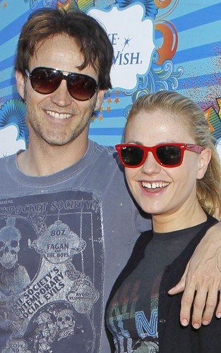  Anna Paquin and Stephen Moyer at the Make-A-Wish Foundation Fun araw (March 14)