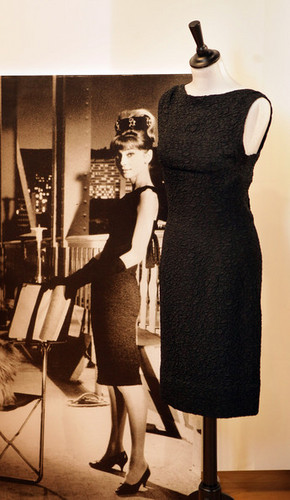  Dresses worn 由 Audrey Hepburn
