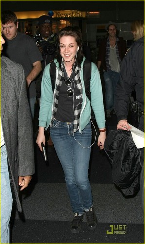  Kristen Arriving in NY