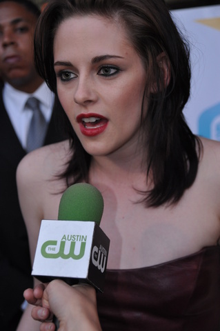  चित्रो of Kristen Stewart On The Red Carpet At The SXSW Film Festival