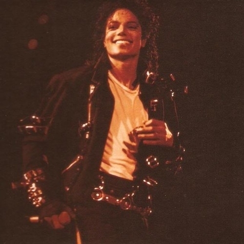 MJ-on-stage-and-backstage-michael-jackson-11034820-500-500.jpg