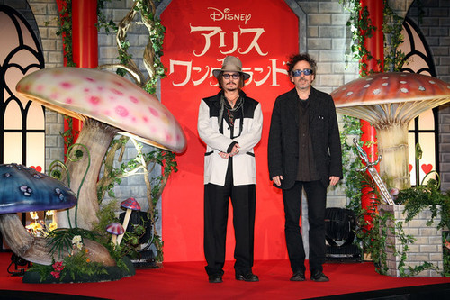  Tim 버튼, burton & Johnny Depp @ the Japanese Premiere of Tim Burton's 'Alice In Wonderland'