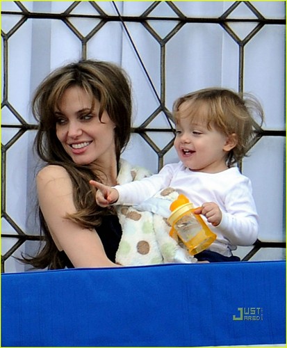  angelina in venice a bonding time with knox