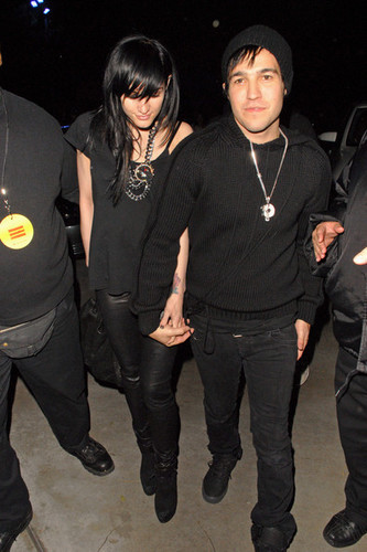 Ashlee Leaving The Staples Center With Pete!