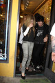 avril-lavigne - Avril&Deryck leaving tattoo parlor screencap