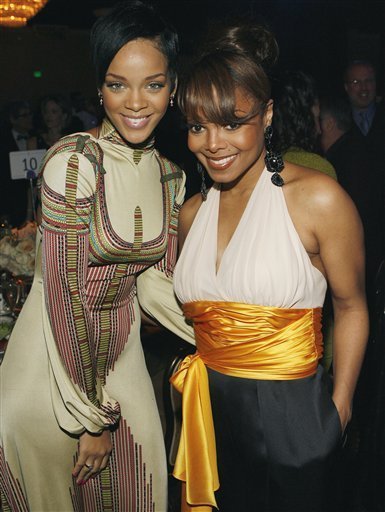 http://images2.fanpop.com/image/photos/11100000/Janet-Rihanna-janet-jackson-11141116-385-512.jpg