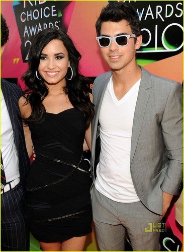 Joe Jonas & Demi Lovato - Kids Choice Awards 2010