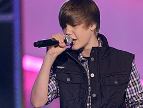  Justin Bieber Performs 'Baby' At Kids' Choice Awards