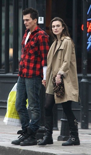  Keira Knightley and Rupert Friend out in লন্ডন (March 28)
