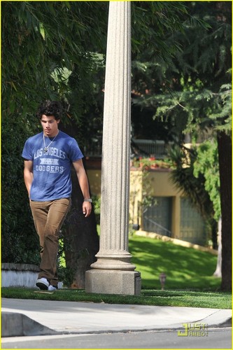  Nick Jonas: It's A Beautiful دن in the Neighborhood