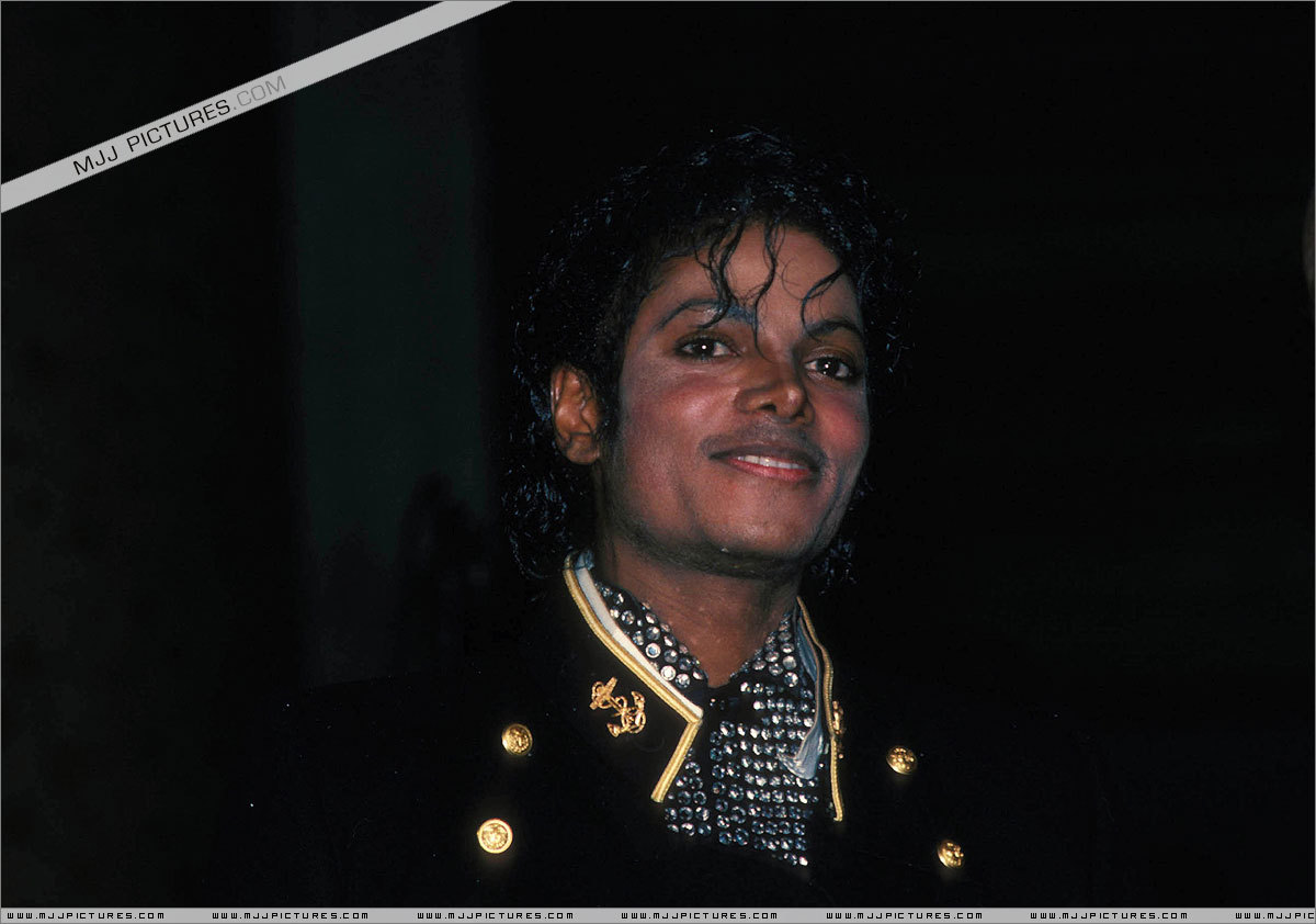 Thriller-Awards-Special-Performances-Guinness-Book-Of-World-Records-michael-jackson-11140676-1200-842.jpg