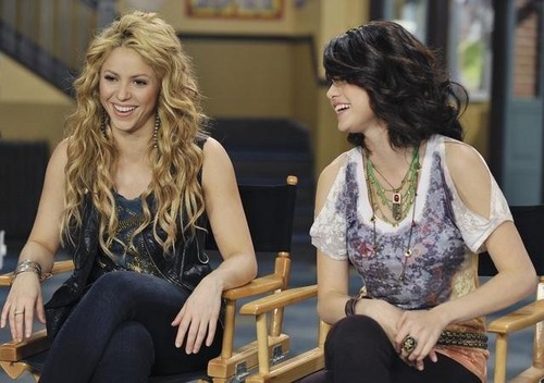  Wizards of Waverly Place season 3:Dude looks like Shakira!