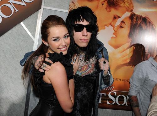  miley cyrus and trace cyrus