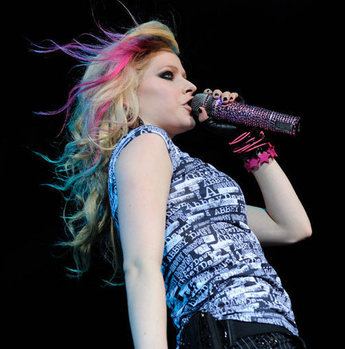  Amazing hair blowing picture! <3