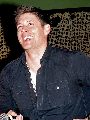 Jensen Ackles at LA Con 2010