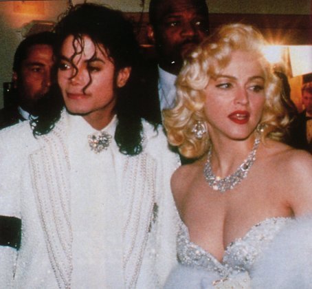 Madonna-and-Michael-Jackson-madonna-and-michael-jackson-11276559-454-420.jpg
