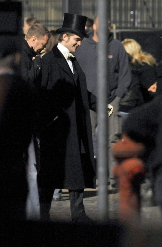  plus HQ Pictures: Rob on 'Bel Ami' set