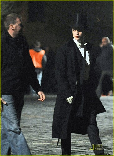 More pics of Rob on the Bel Ami set 4/1/10