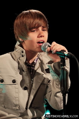 Performances > Promotional Stills > 2010 > Justin Bieber Biz Session: Live (19th March, 2010)