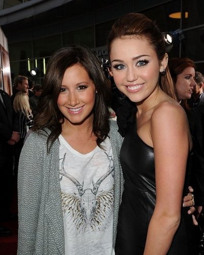miley and ashley tisdale