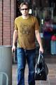 2010/04/04 - DAVID LEAVING A YOGA CLASS IN BRENTWOOD - david-duchovny photo