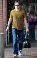 2010/04/04 - DAVID LEAVING A YOGA CLASS IN BRENTWOOD - david-duchovny photo
