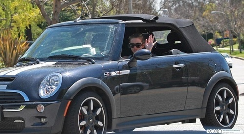 AnnaLynne McCord seen driving in her Mini Cooper and blowing kisses