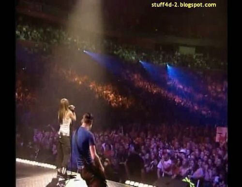  Avril Live Images!