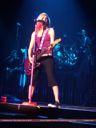 Avril Live images