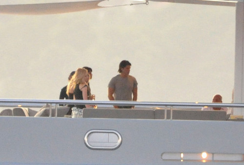  Avril on a yacht