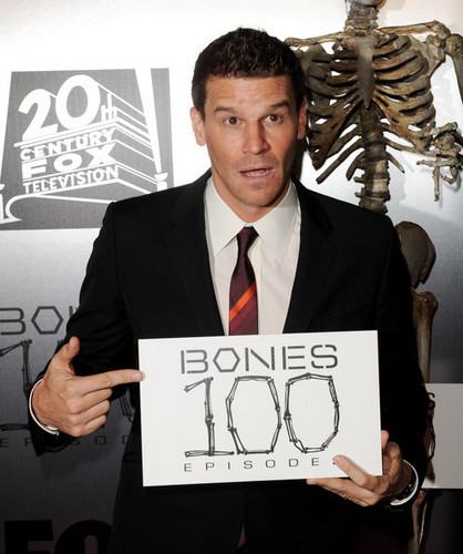  fuchs Celebrates Bones 100th Episode