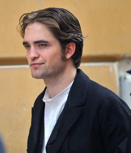  Rob on "Bel Ami" Set in Budapest (April 6th)