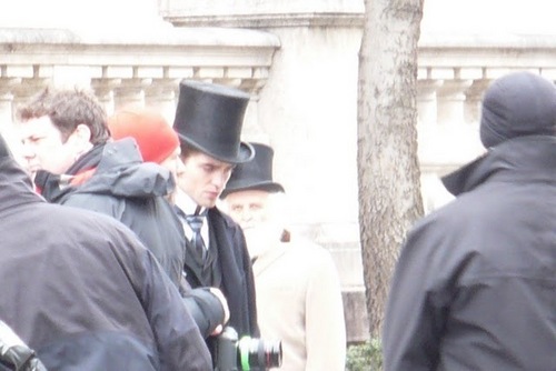 fan pics of Rob on the set of Bel Ami