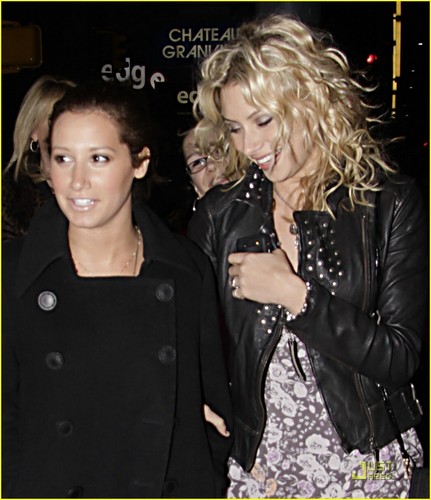 Ashley out in Vancouver with Aly & AJ