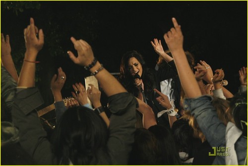 Demi Lovato: ‘Dream’ Video Shoot with We The Kings!