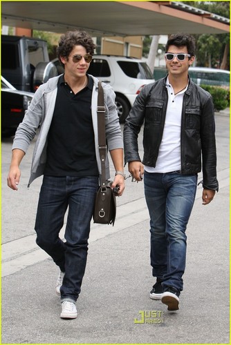  Joe & Nick Jonas: Paty's Pair