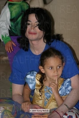  Michael and Paris!! =) cute!!