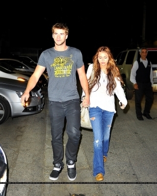  Miley & Liam out in LA