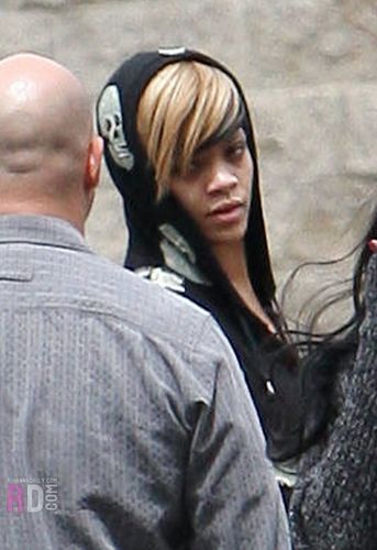  রিহানা looking casual as arriving at studios in Los Angeles - April 10, 2010
