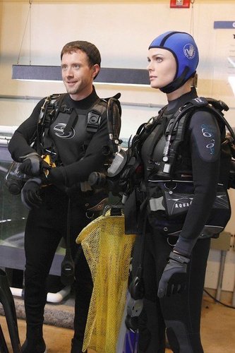  5x18 - Predator in the Pool Promotional Pictures