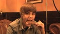 Justin Bieber eating chicken?? - justin-bieber photo