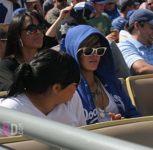  रिहाना shows up to support LA Dodgers - April 13, 2010