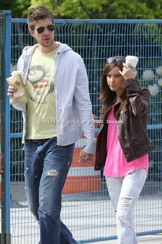  Ashley & Scott out in Vancouver
