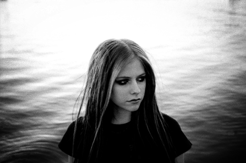  Black and White Avril pics