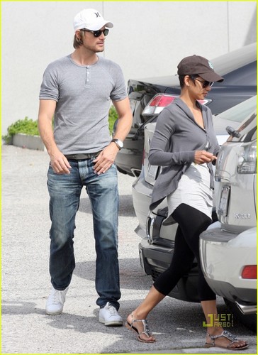  Halle Berry: Gas Station Sweetheart